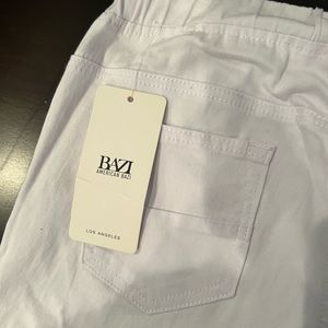 White jeggings with zippers at the knees. Tags still attached. Never worn. Size4